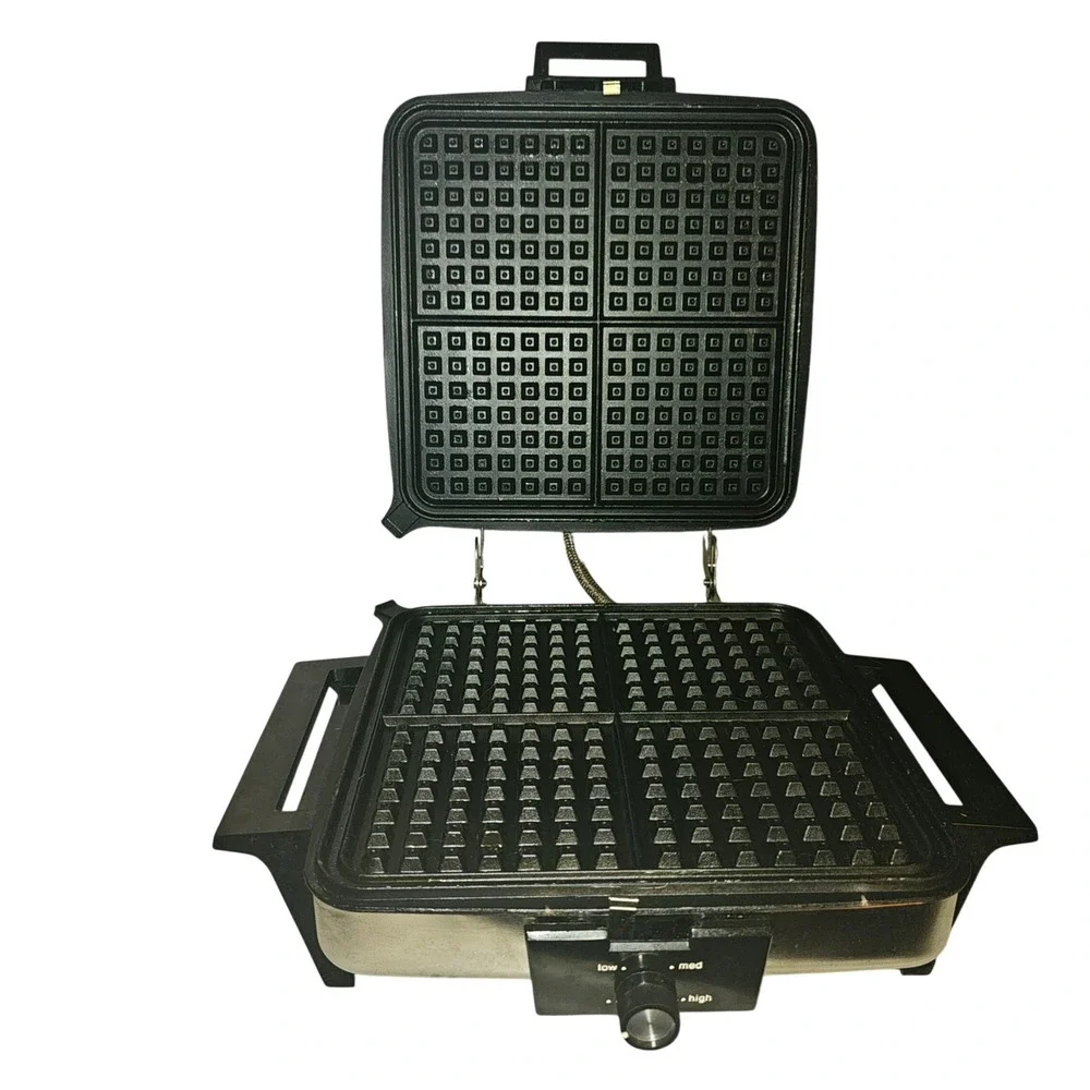 Toastmaster 269C‎ Waffle Baker Square 4-Slice Stainless Steel Adjustable 1400W